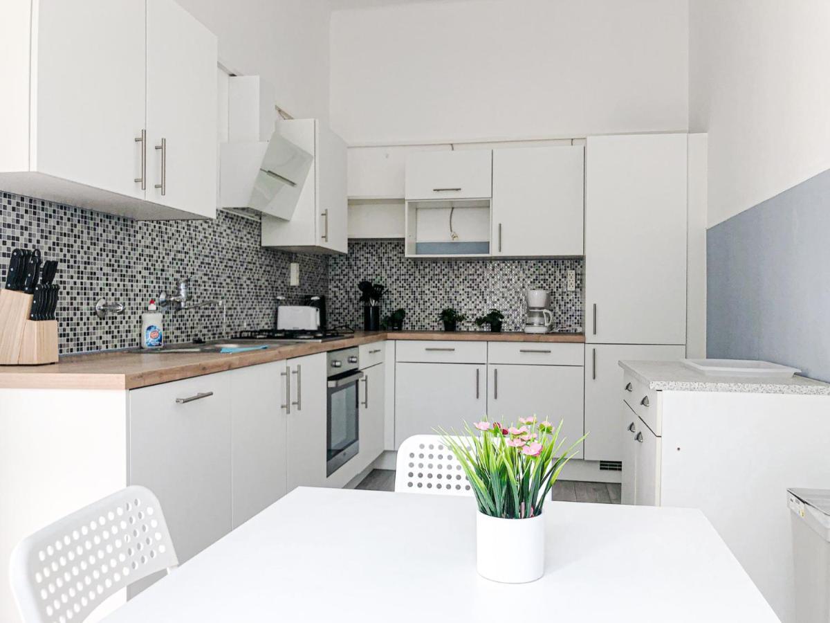 Vibrant 3br Near Akh Hospital - Perfect For Groups Apartment *